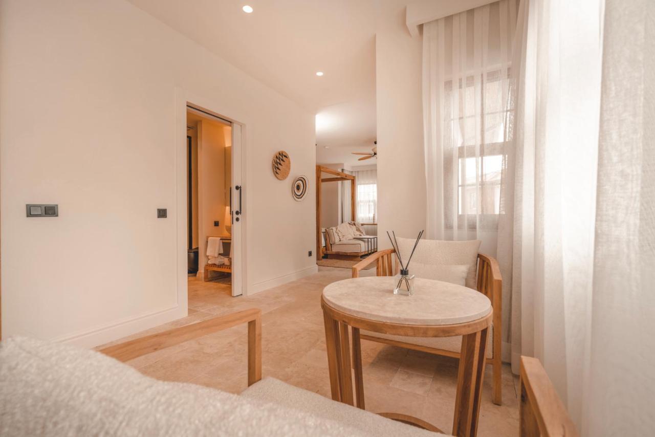 6 Rooms By Azumare Side Exterior foto