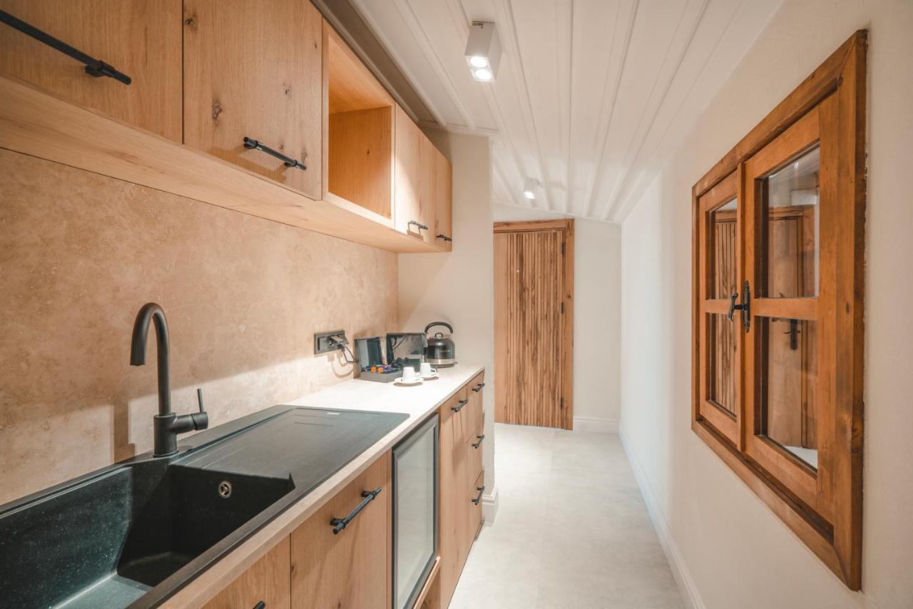 6 Rooms By Azumare Side Exterior foto